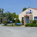 Mobil-home 4 Pers. Avec Terrasse A - Api-1-52-946 キャンプ場 ノートル・ダム・ド・モン