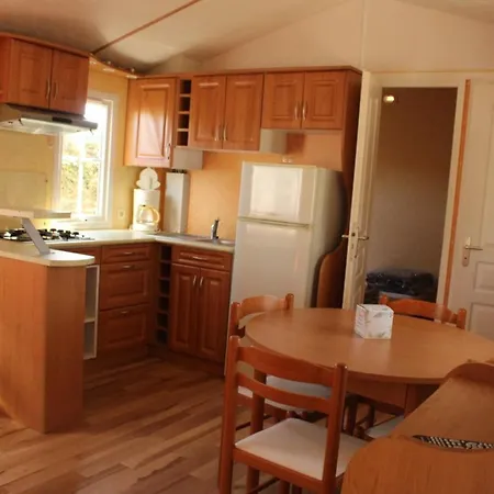 Camping Mobil-home 4 Pers. Avec Terrasse A Notre-dame-de-monts - Api-1-52-946 *