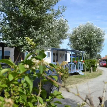 مكان تخييم Mobil-home 4 Pers. Avec Terrasse A Notre-dame-de-monts - Api-1-52-946