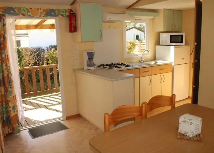 Mobil-home 4 Pers. Avec Terrasse A Notre-dame-de-monts - Api-1-52-946 *