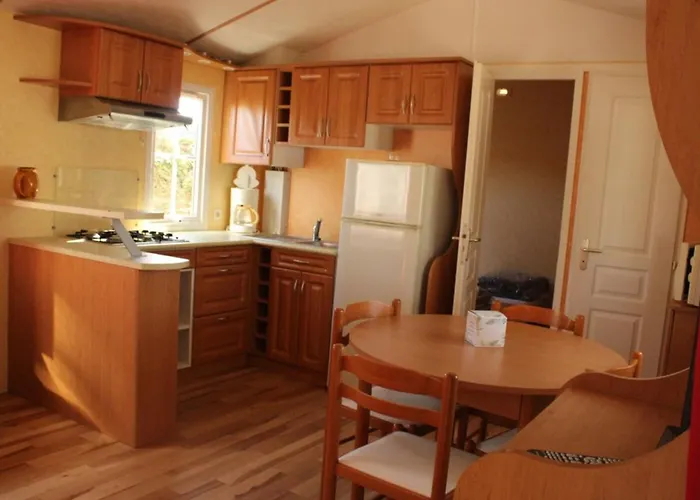 캠프장 Mobil-home 4 Pers. Avec Terrasse A Notre-dame-de-monts - Api-1-52-946 *