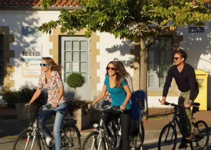 Mobil-home 4 Pers. Avec Terrasse A Notre-dame-de-monts - Api-1-52-946 *