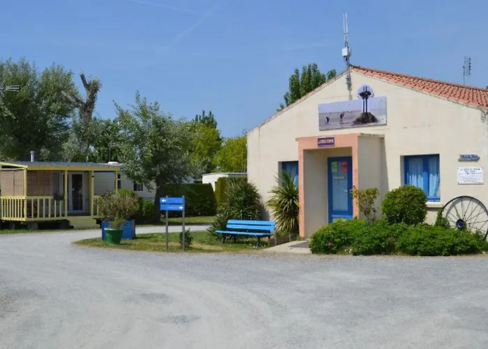 Mobil-home 4 Pers. Avec Terrasse A Notre-dame-de-monts - Api-1-52-946 Camping Notre-Dame-de-Monts